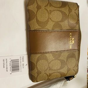 Corner zip wristlet in signature canvas